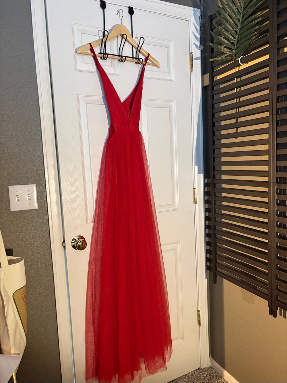 NWOT Elegant Red Tulle V-Neck Evening Dress
